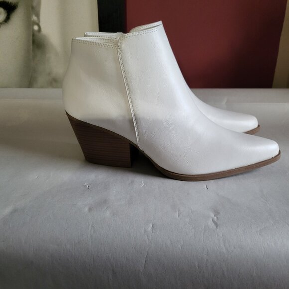 NWOT CENTRO POINT WHITE ANKLE BOOT SZ 9.5 - Picture 3 of 7